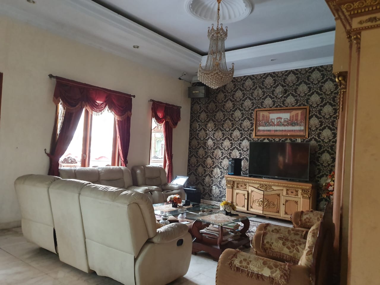 Disewakan Rumah di Katalya Jakarta Barat